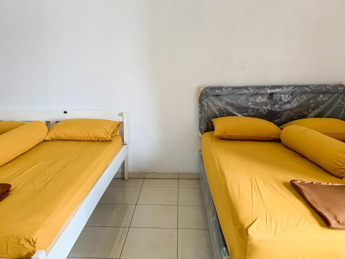 Beranda Istirahat Villa 4Br At Galaxy Resort Puncak Cikundul Exterior photo