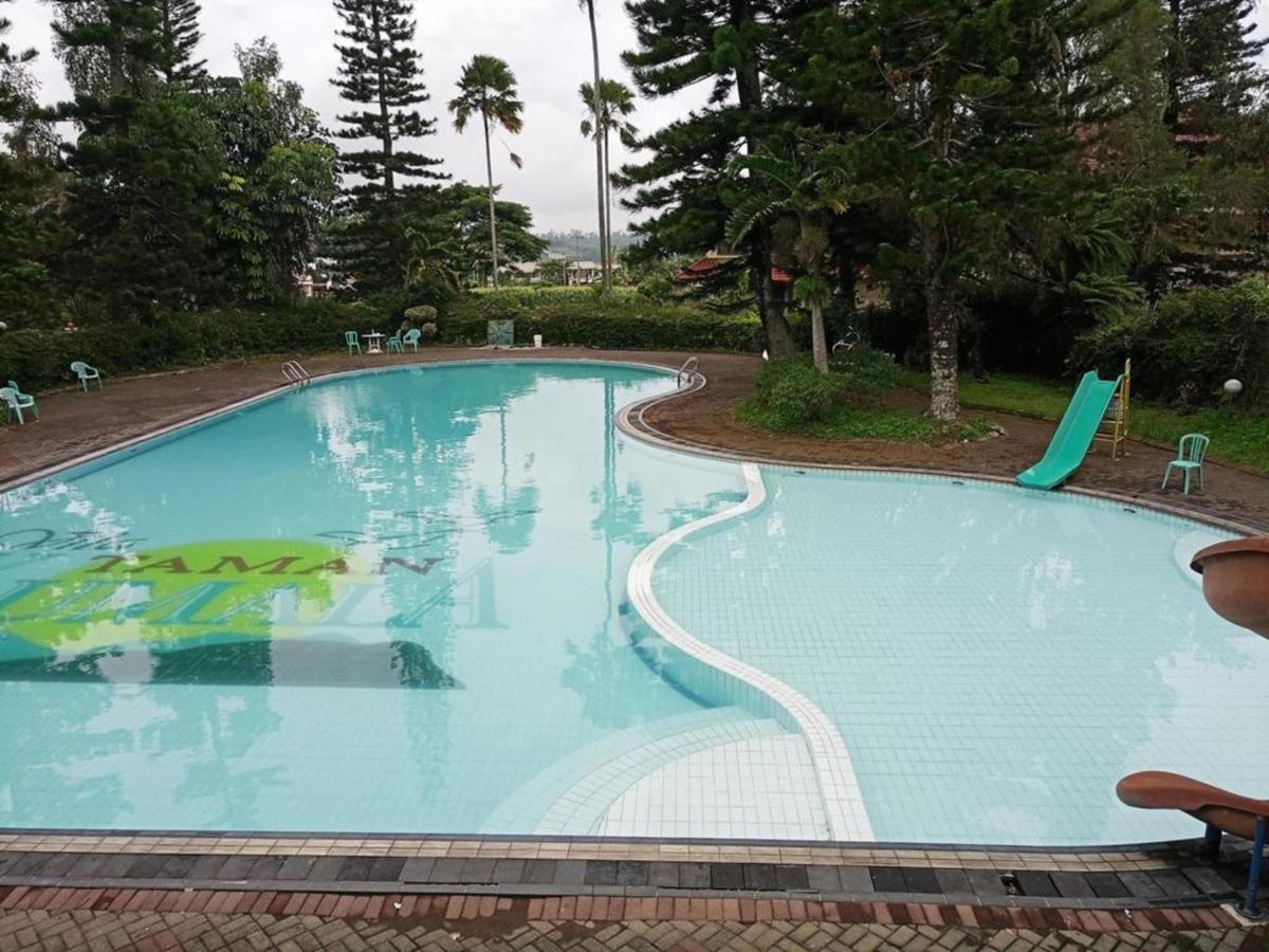 Beranda Istirahat Villa 4Br At Galaxy Resort Puncak Cikundul Exterior photo