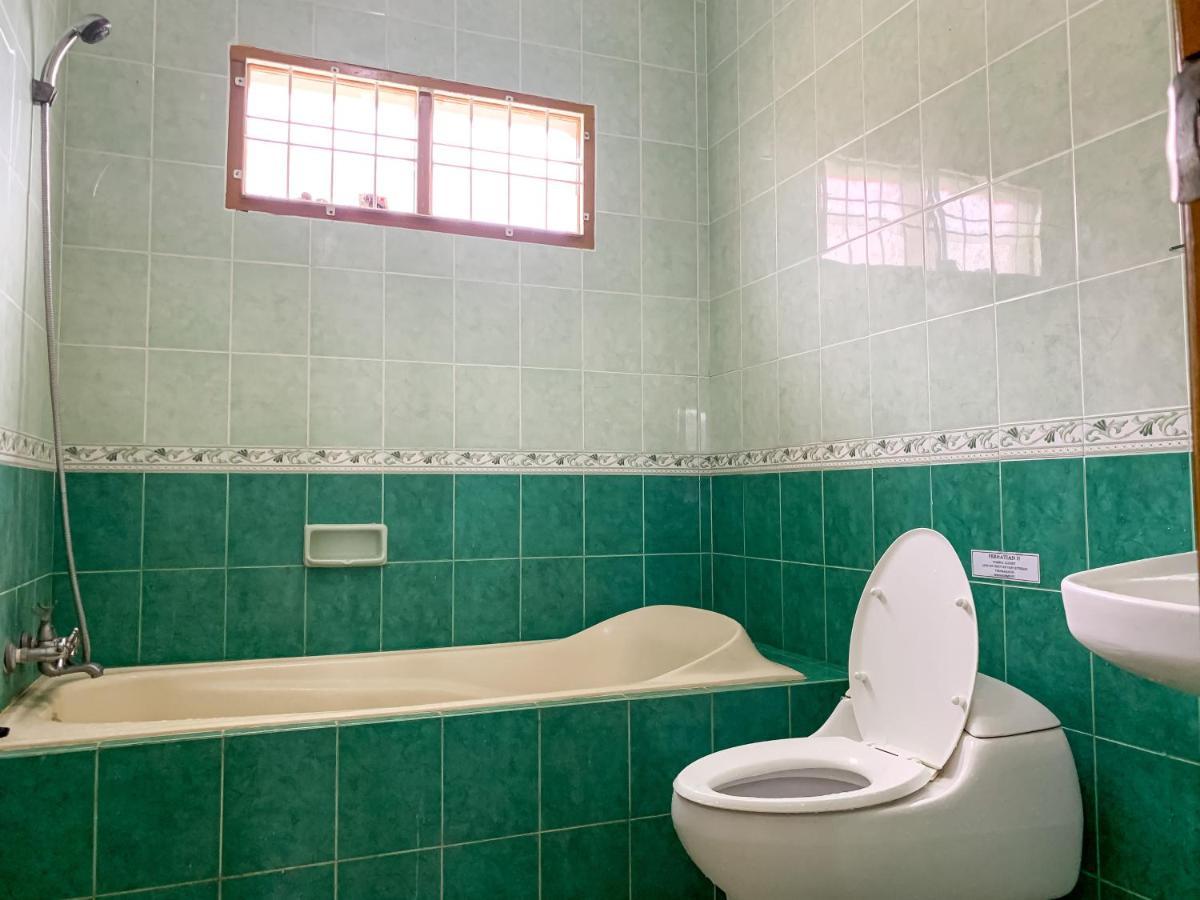 Beranda Istirahat Villa 4Br At Galaxy Resort Puncak Cikundul Exterior photo